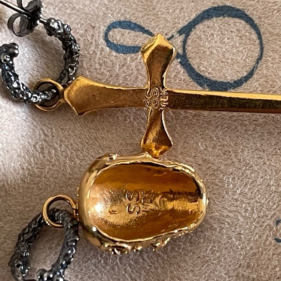 Sacrosanta Earrings - sugar skull & cross mis-matched earrings - Picture 7 of 7